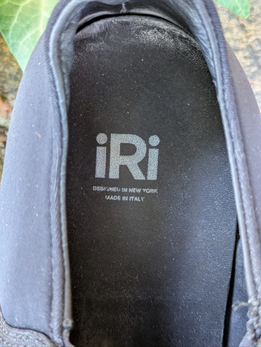 iRi WES Black Low Top Wavy Heel